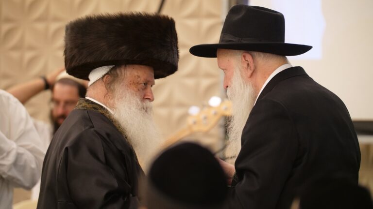 -רפאל-בן-עמי-והרב-גינזבורג-צילום-אברהם-שפירא